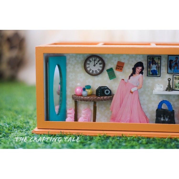 SHADOW BOX CUM PEN STAND 4 PARTITION - DRESSER THEME